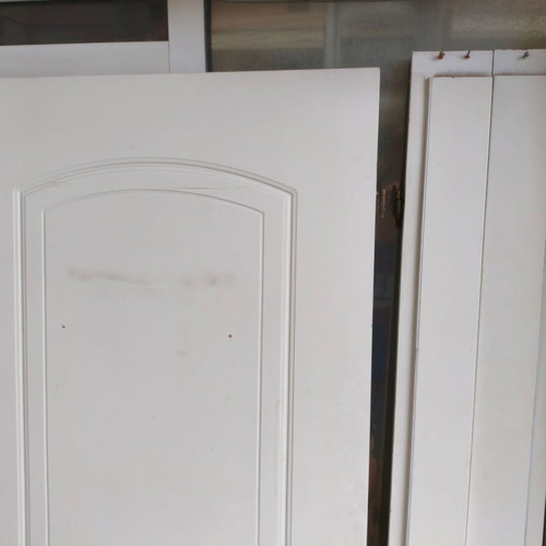Πόρτα εσωτερική 210Χ89 δεξιά μεταχειρισμένη με κάσα και μπασκιά