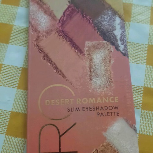 Catrice Desert Romance eyeshadow palette like new, 14 shades