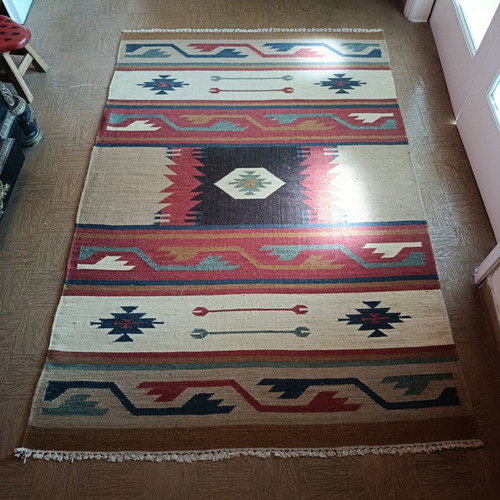 Rug like new, elegant in burgundy, brown and beige