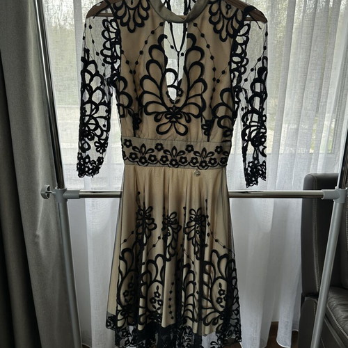 Mangano Italy lace dress like new, beige
