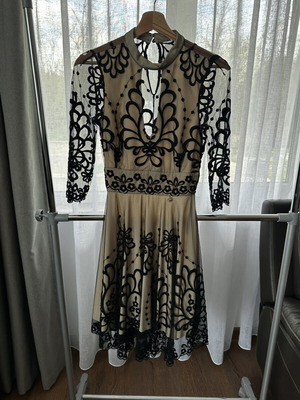 Mangano Italy lace dress like new, beige