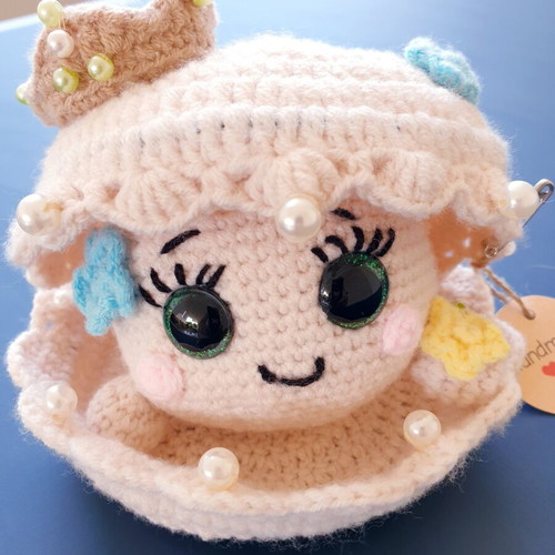 Amigurumi pearl doll Margaritarenia in handmade crochet shell