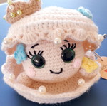 Amigurumi pearl doll Margaritarenia in handmade crochet shell