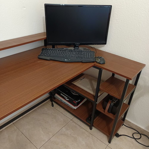 Corner desk like new