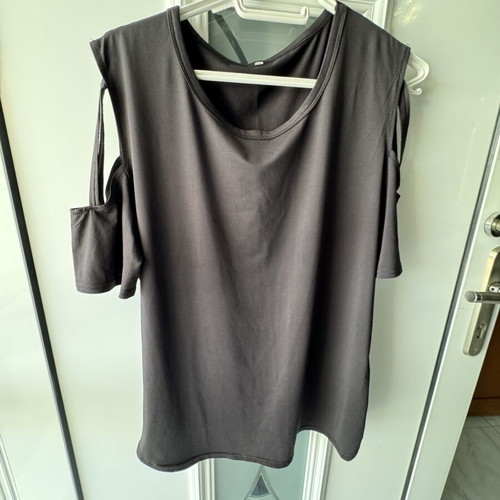 Blouse with X on shoulders like new, black, XXL