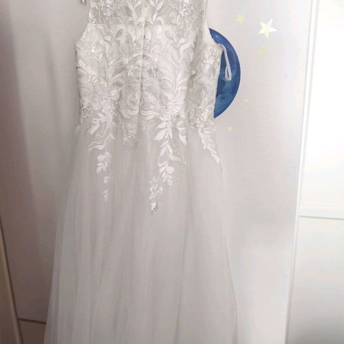 White flower girl dress with lace like new