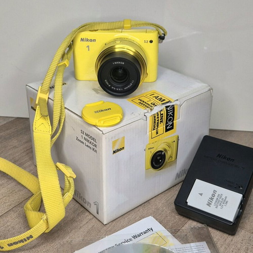 Nikon 1 S2 Mirrorless in rare yellow color like new, full kit