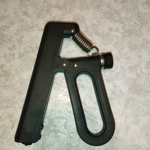 Grip trainer like new with adjustable weight, repetition counter and timer