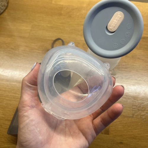 Haakaa breast pump set like new with milk storage bag