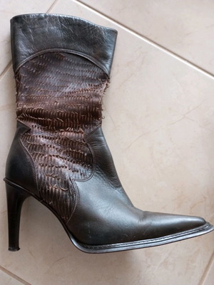 Leather boots brown size 39 like new, authentic