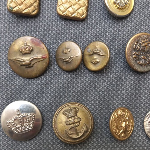 Vintage buttons used, set of 15 pieces