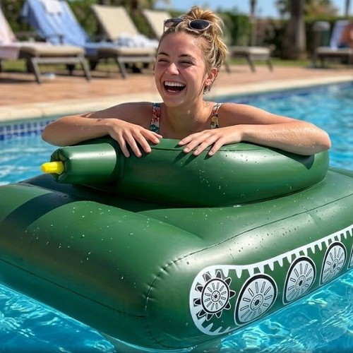 Inflatable beach tank with built-in water gun, new