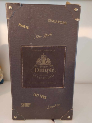 Κουτί Dimple whiskey 15 years old μεταχειρισμένο, δερμάτινο εξωτερικά, χαρτίνο εσωτερικά