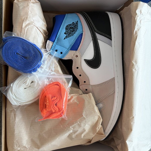 Jordan 1 Retro High OG Prototype sneakers size 44.5 new, multicolor