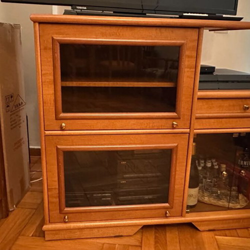 Vintage TV cabinet like new with storage and display shelves