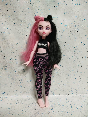 Draculaura G3 Creepover Party 2022 like new with small spot