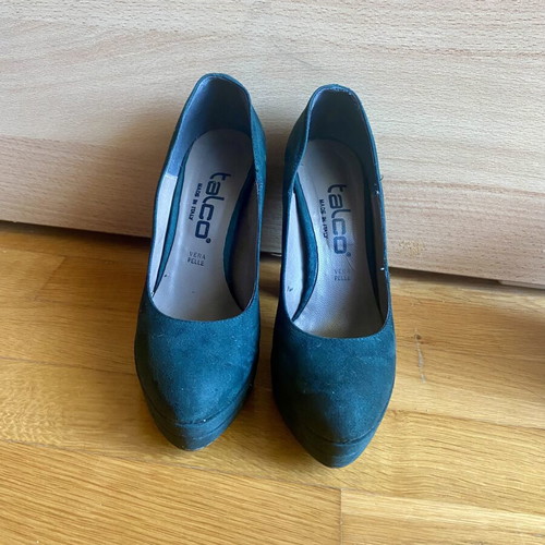 Vera Pelle high heels with turquoise suede texture