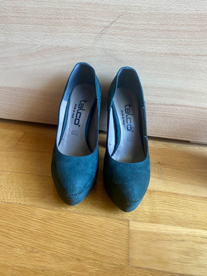 Vera Pelle high heels with turquoise suede texture
