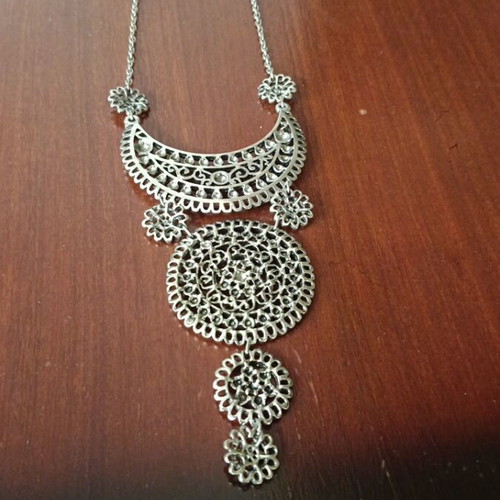Necklace with hanging designs like new