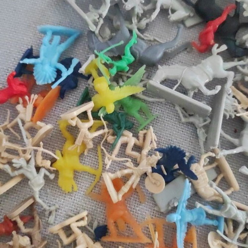 Indian figures with horses, over 100 pieces, 2 cm height