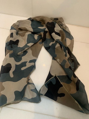 Pinko scarf authentic like new, gray and beige