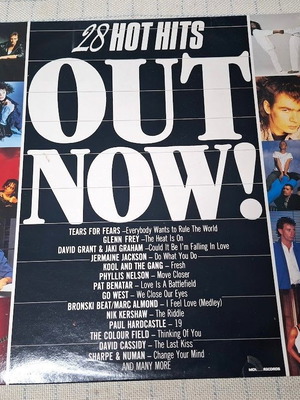 28 Hot Hits Out Now 2XLP used, pop