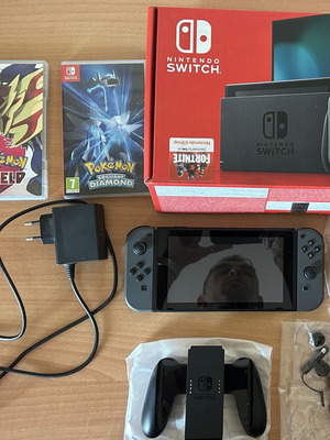 Nintendo Switch V2 Grey with Pokémon Sword and Brilliant Diamond, like new