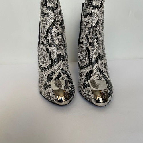 Louis Vuitton ankle boots exotic leather like new, size 38