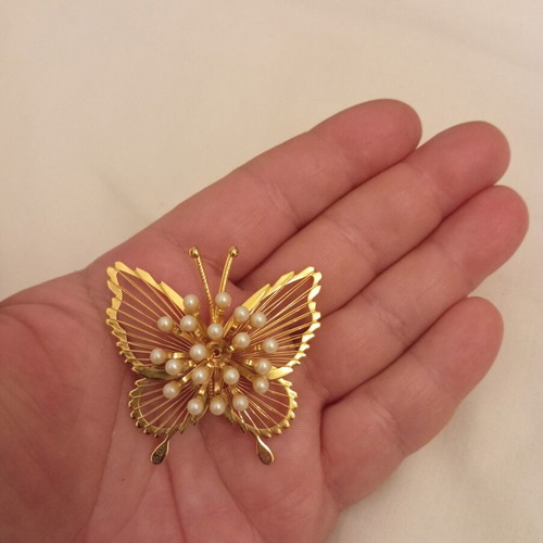 Monet vintage butterfly brooch like new