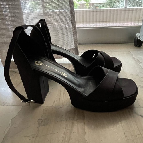 Stefania black satin heels like new, size 38