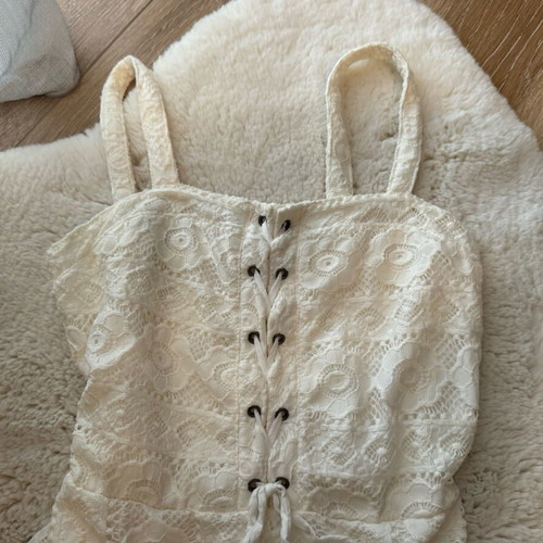 White dress with embroidery Aeropostale size M like new, short