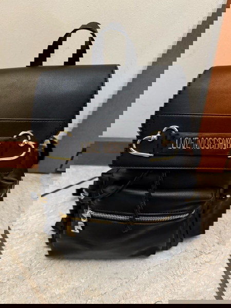 Moschino Σακίδιο – Αυθεντικό, Μεταχειρισμένο σε Άριστη Κατάσταση