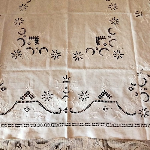 Tablecloth with handmade 25cm lace, new, size 180x180
