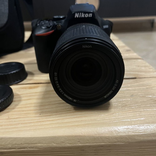 Nikon D3500 camera kit like new with 18-140mm VR lens and bag