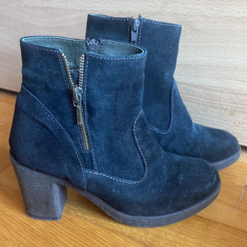 Nikolas ankle boots with medium heel, suede texture, black, size 36