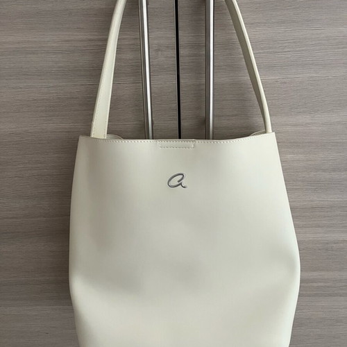 Axel shoulder bag white like new with unused strap