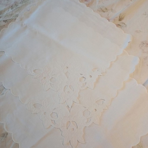 Set of 3 Tablecloths like new