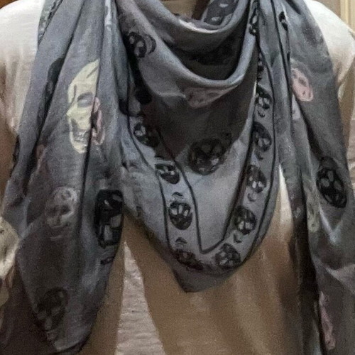 Alexander McQueen silk scarf like new, grey skull design