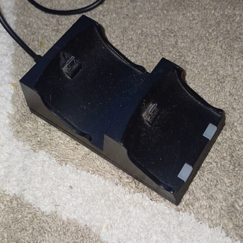 GXT235 Duo charger for PS4 used with LED indicator