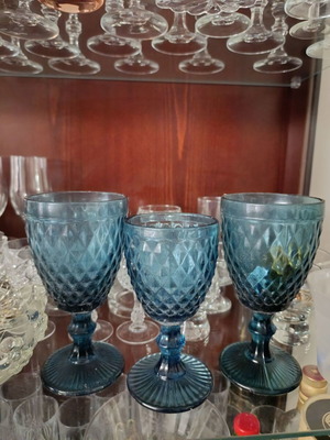 Glassware set of 3 like new