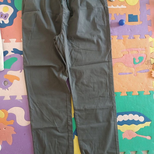Benetton pants khaki with elastic waistband like new, size 46 large