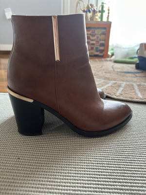 Migato brown women's ankle boots size 39