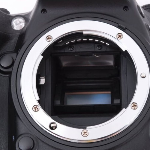 Nikon D7200 camera kit with 35mm f/1.8 lens