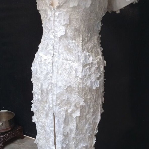 Kipour wedding dress with embossed lace hand-sewn like new