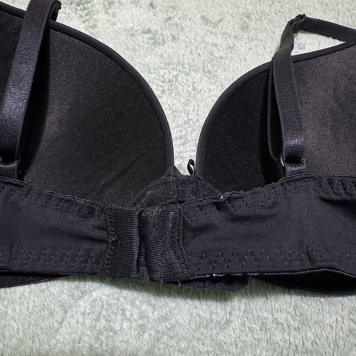 Black bra 75B like new
