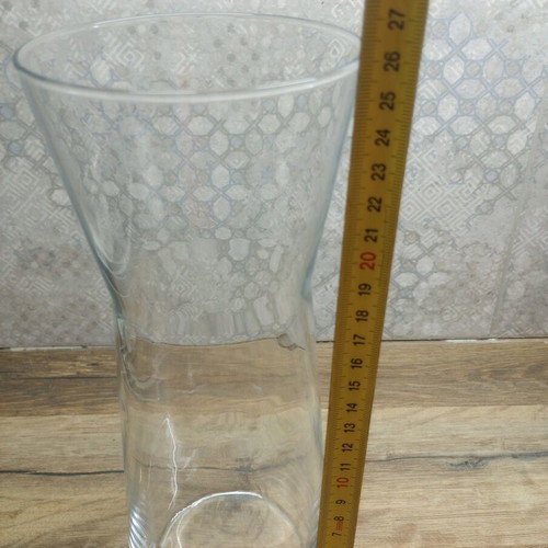 Modern glass vase like new with unique middle cut