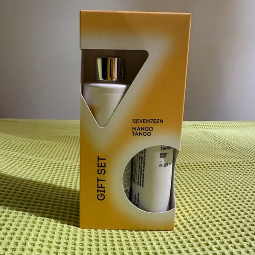 Seventeen Mango Scent Body Mist and Body Silk Gift Set new