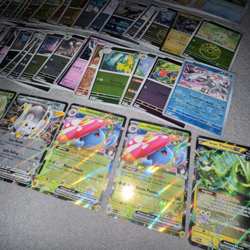 Pokemon bulk cards set with 125 non-foil and 58 foil cards