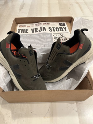 Veja Dekkan Alveomesh casual shoes size 42.5 new, kaki black