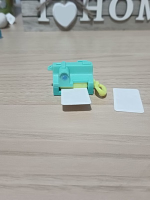 Kinder Figure Camera new, water-activated design